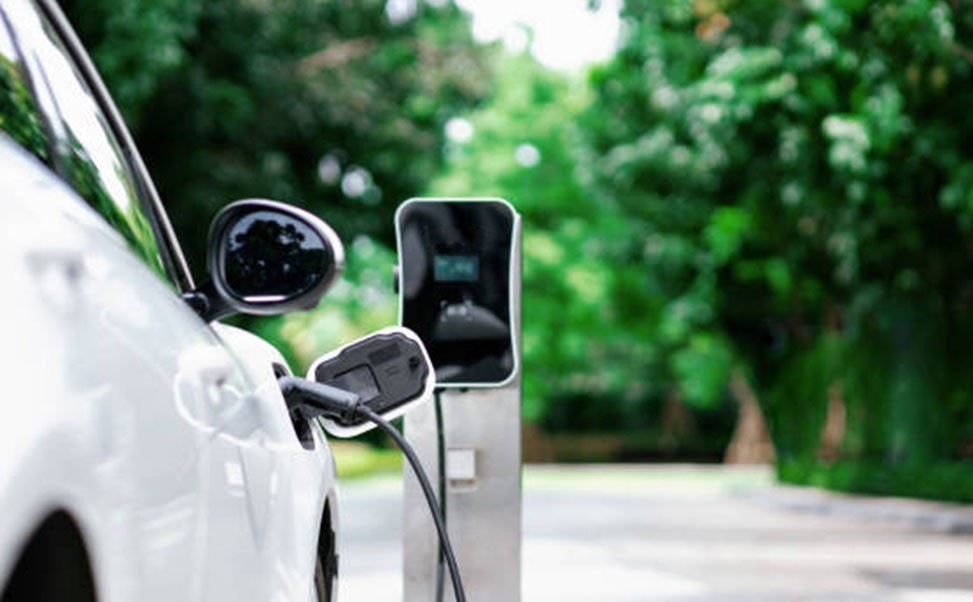 新能源汽車充電樁項(xiàng)目：機(jī)遇與挑戰(zhàn)交織的藍(lán)海
